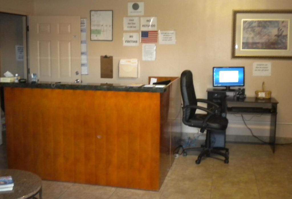 Payless Inn Phoenix Exterior photo